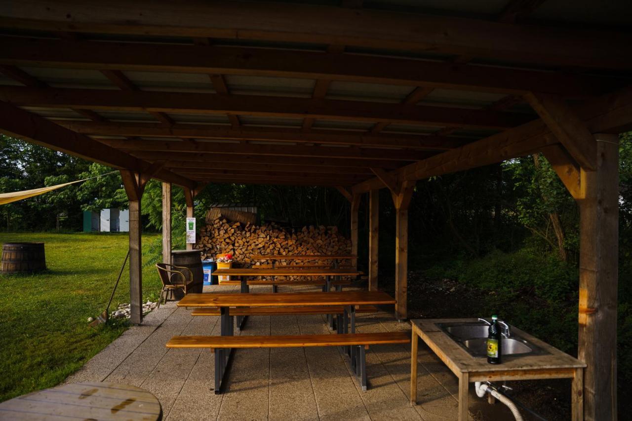 Camping @ Nogometni Golf Ljubljana Hotel Exterior photo