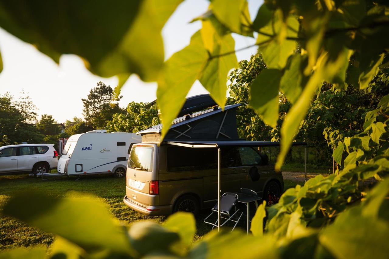 Camping @ Nogometni Golf Ljubljana Hotel Exterior photo